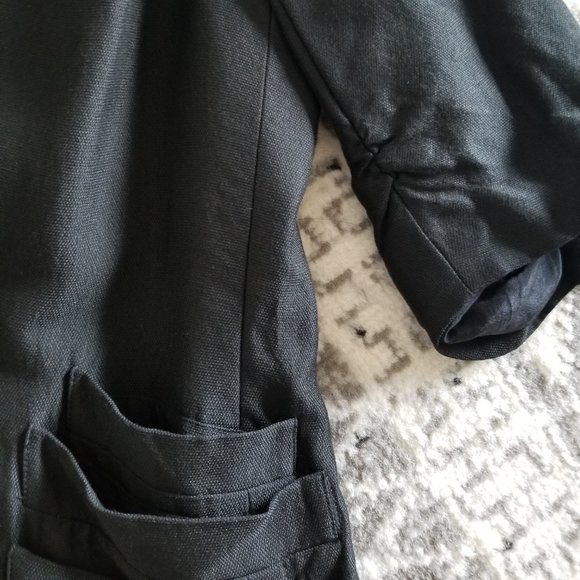 Elizabeth and James Black Ruched 3/4 Sleeve Blazer - Picture 6 of 8